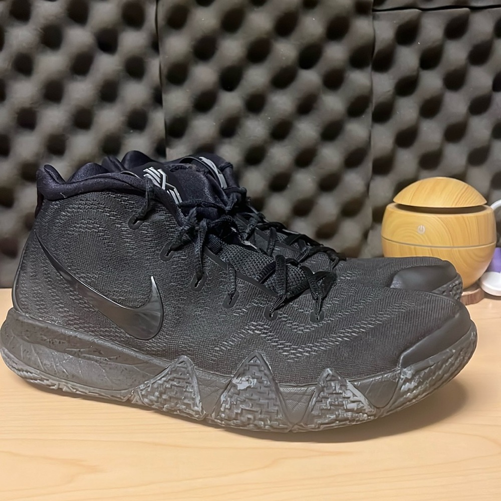 Nike Kyrie 4 (Black out)